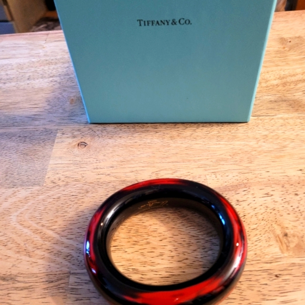Elsa Peretti lacquer bangle by Tiffany's